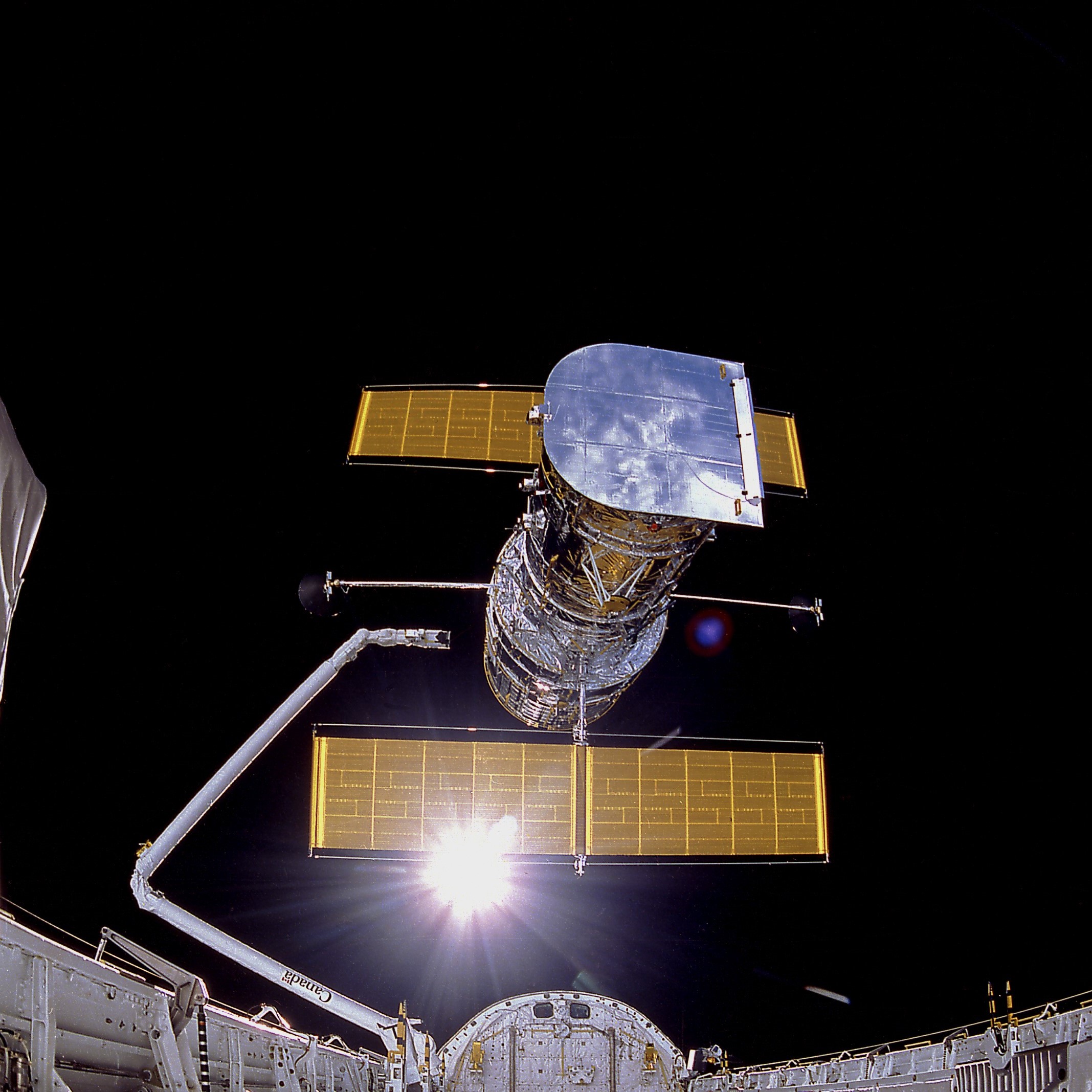 hubble telescope being launched from the space shuttle discovery